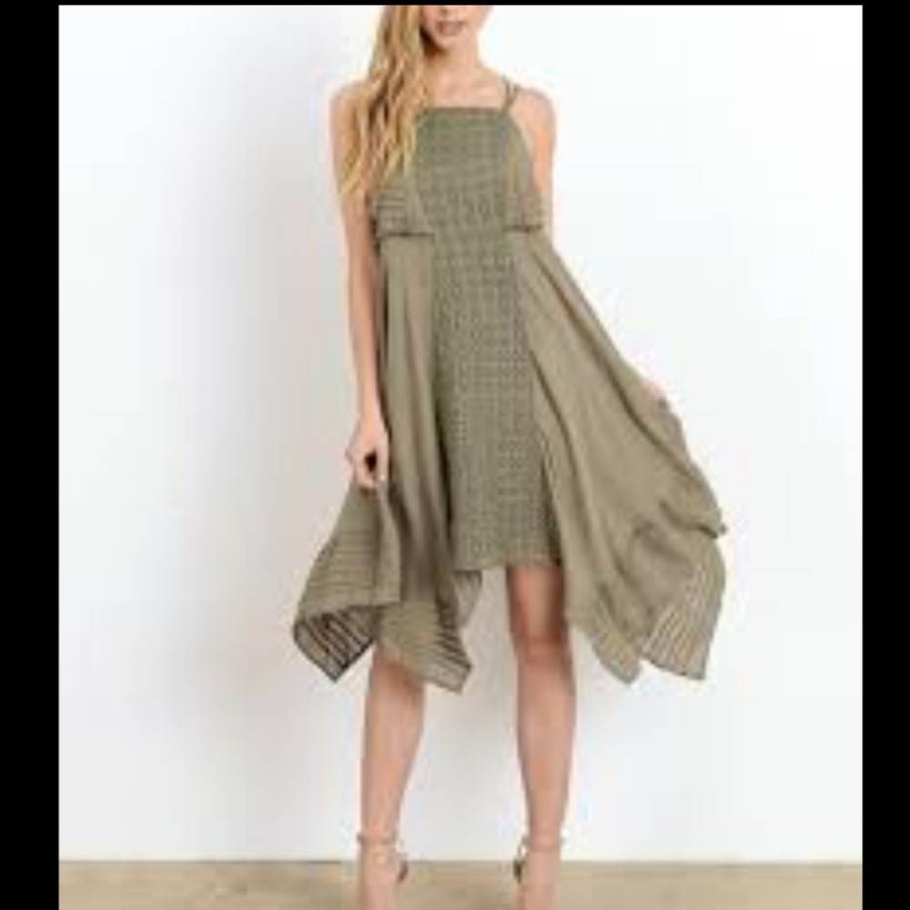 DOE & RAE, OLIVE CROCHET HANDKERCHIEF HEM DRESS IN SIZE MEDIUM